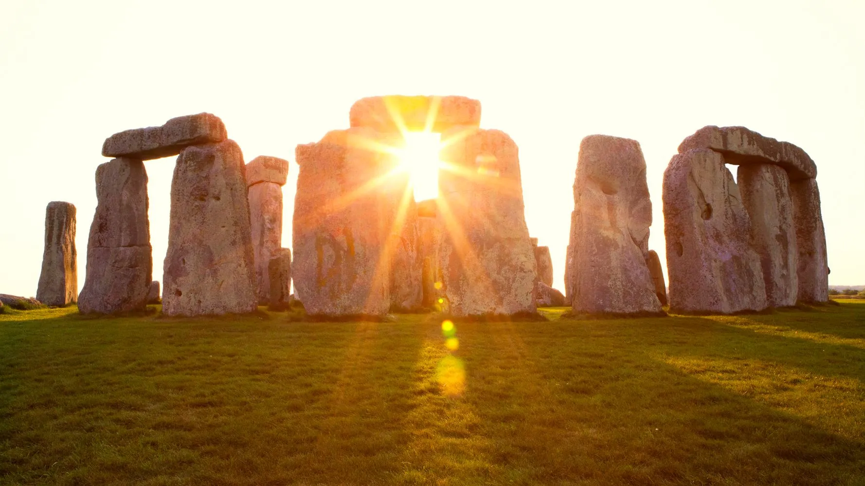 Stonehenge's 6 Tonne Alter Stone Came All The Way From Scotland, Study Finds