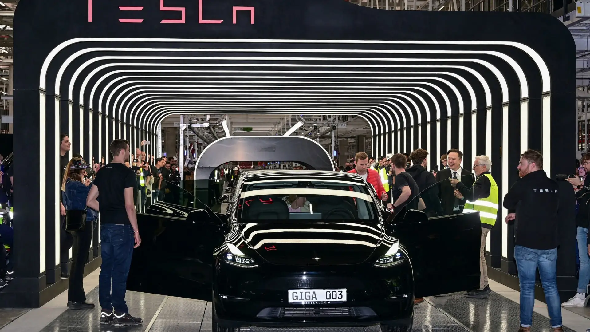 Elon Musk requires ‘FSD’ demo for every prospective Tesla buyer in North America