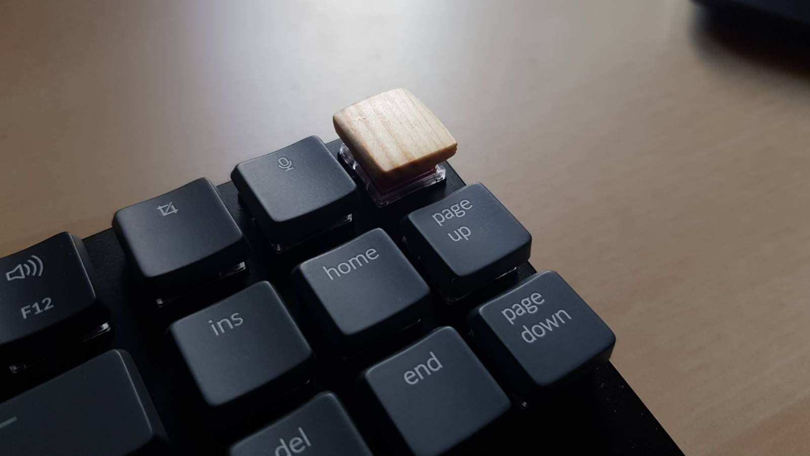 badly fitted image of self made wooden keycap on Keychron K1 SE keyboard