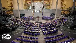 German lawmakers pass bill seeking faster deportations – DW – 01/19/2024
