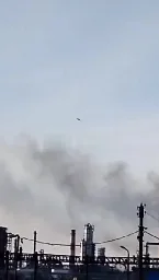 Watch A moment of Ukrainian drone's arrival at Ryazan oil refinery this morning  | Streamable