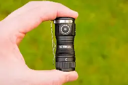 [Review] Sofirn SC13 – small EDC flashlight with Fresnel optic