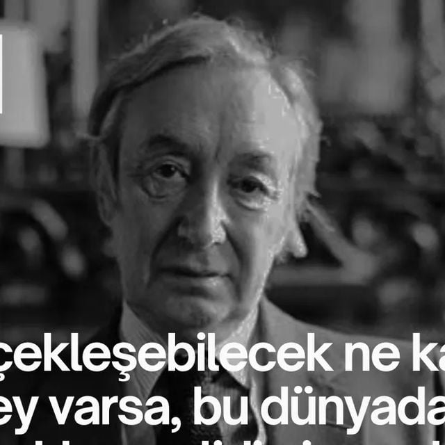 Çekiçle Felsefe on Instagram: ""K. Harris: Prof. Ayer, kitaplardan, öğrenmekten ve düşünce alışverişinden söz ettiniz. Bana öyle geliyor ki, çok okumamış ve kafa yormamış bir insan içten bir Hümanist olamaz. Gerçekte, bu düşünceleri, herkes her zaman kavrayamaz, değil mi?

A. J. Ayer: Çok önemli bir sorundur bu bence. Bize karşı şunu ileri sürüyorlar: Öbür dünyaya inanmadığımız için, insanlarda umut adına bir şey bırakmıyormuşuz. Bizim ilkemiz şu: Gerçekleşebilecek ne kadar iyi şey varsa, bu dünyada gerçekleşmelidir; insan hayatı yaşanmaya değer bir hayat olabilir ve bu dünyada ulaşılacak amaçlar vardır. Tarih bakımından, sorunuzun da içerdiği gibi, çok küçük bir sınıf insan için doğru olmuştur bu. Her şeyden önce, insanın bütün bu sorunları biraz olsun akıl yoluyla ortaya atabilmesi için, belli bir kafa gelişmesine ulaşmış olması gerekir sanıyorum. Sonra, insan bu sorunları ortaya koysa ve bu dünyada yaşadığımız hayattan sonra her şeyin bittiğine karar verse, yine de çoğu zaman bunu yeterince değerlendirecek durumda değildir ya çok yoksuldur, ölesiye çalışmak zorundadır, ya sağlığı yerinde değildir vb. Bu durumdaki insanlar çok çabuk umutsuzluğa düşerler. Onun için, bana göre, bugünkü durumda, Hümanist Akımın yapmaya çalışması gereken en önemli şey, üyelere açık olan bütün olanaklarla insanların toplumsal koşullarını yoluna koymak olmalıdır. Yalnız ekonomik koşullarını değil, eğitim olanaklarını da geliştirmeye çalışmalıdır. Ben kendim, bugün Kiliselerle savaşacak yerde çağdaş Hümanist akımın bütün çabasını başlıca eğitim ve ekonomi sorunları üzerinde toplamasını, bugün, Hümanizmayı katı bir öğreti haline sokan olaylar üzerine eğilmesini isterdim.""