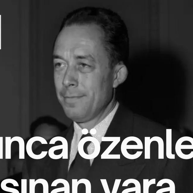 Çekiçle Felsefe on Instagram: ""Her anlamsızlık felsefesi, sırf kendini dile getirdiği için, bir çelişki üzerinde yaşar. Böylece, az da olsa bir tutarlılık verir tutarsızlığa, düzensiz, bağıntısız olduğunu belirttiği şeye geçerlilik kazandırır. Konuşmak düzeltmektir. Sessizlik de bir anlam belirtmeseydi, anlamsızlık üzerine kurulmuş tek tutarlı tutum sessizlik olurdu. Tam uyumsuzluk dilsiz olmaya çalışır. Konuşursa, bundan hoşlandığı ya da, göreceğimiz gibi, kendini geçici saydığı için konuşur. Bu gevşeklik, bu kendi kendine değer verme, uyumsuz tutumun iki anlamlılığını iyice belli eder. Bir anlamda, insanı yalnızlığı içinde anlatmaya kalkan uyumsuz, onu bir ayna önünde yaşatır. İlk sızının rahatlığa dönüşme tehlikesi belirir o zaman. Bunca özenle kaşınan yara, sonunda zevk vermeye başlar.""