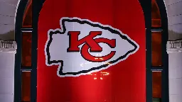 Bill approved to lure Chiefs, Royals to Kansas