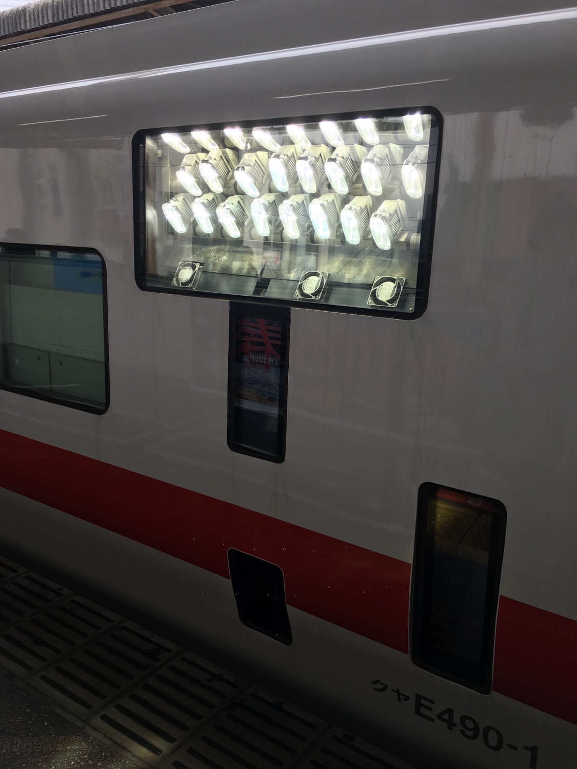 Floodlights built into a special window on the side of the one of the cars.