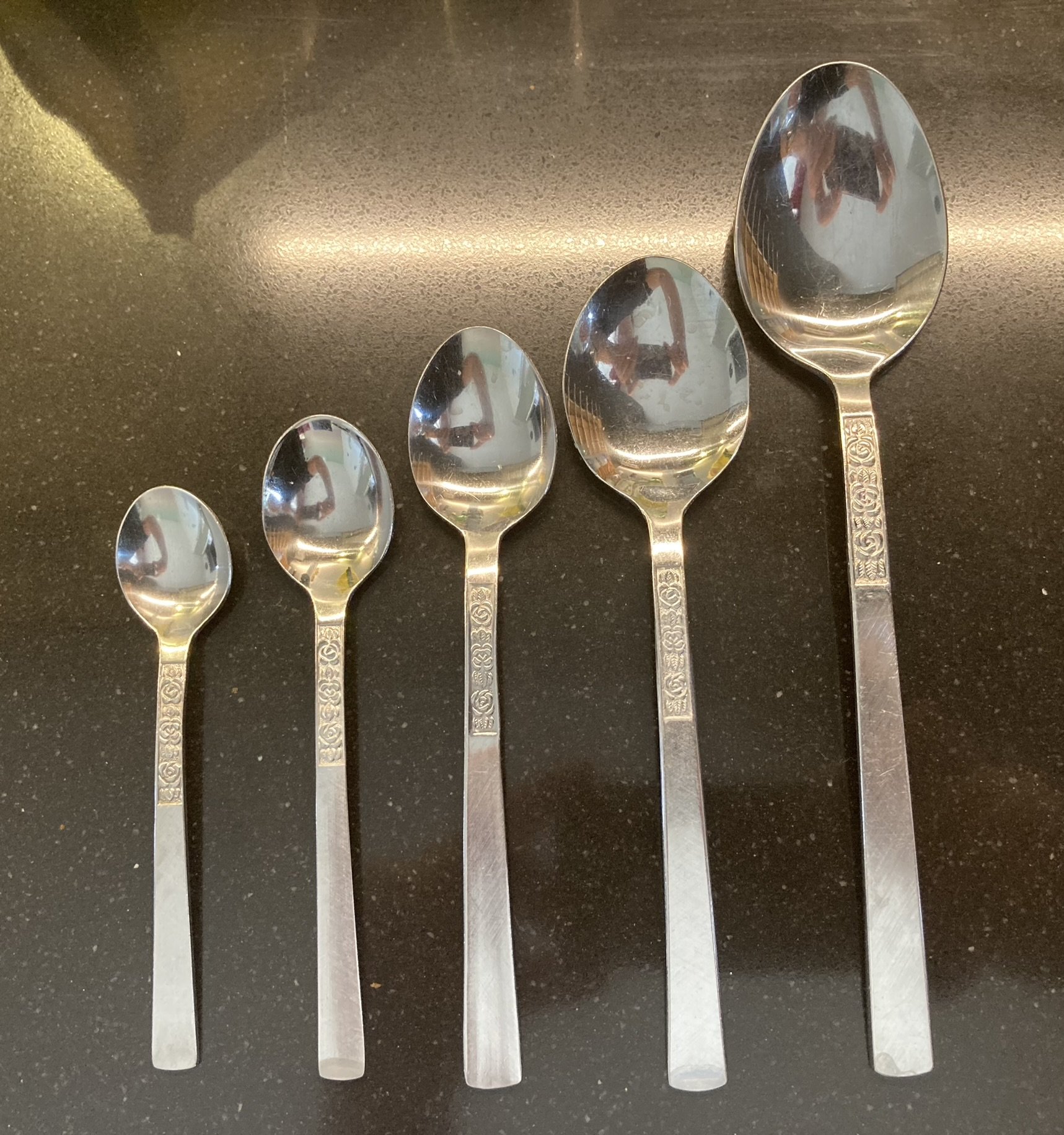 Salt/caviar spoon, coffee spoon, tea spoon, dessert spoon, tablespoon