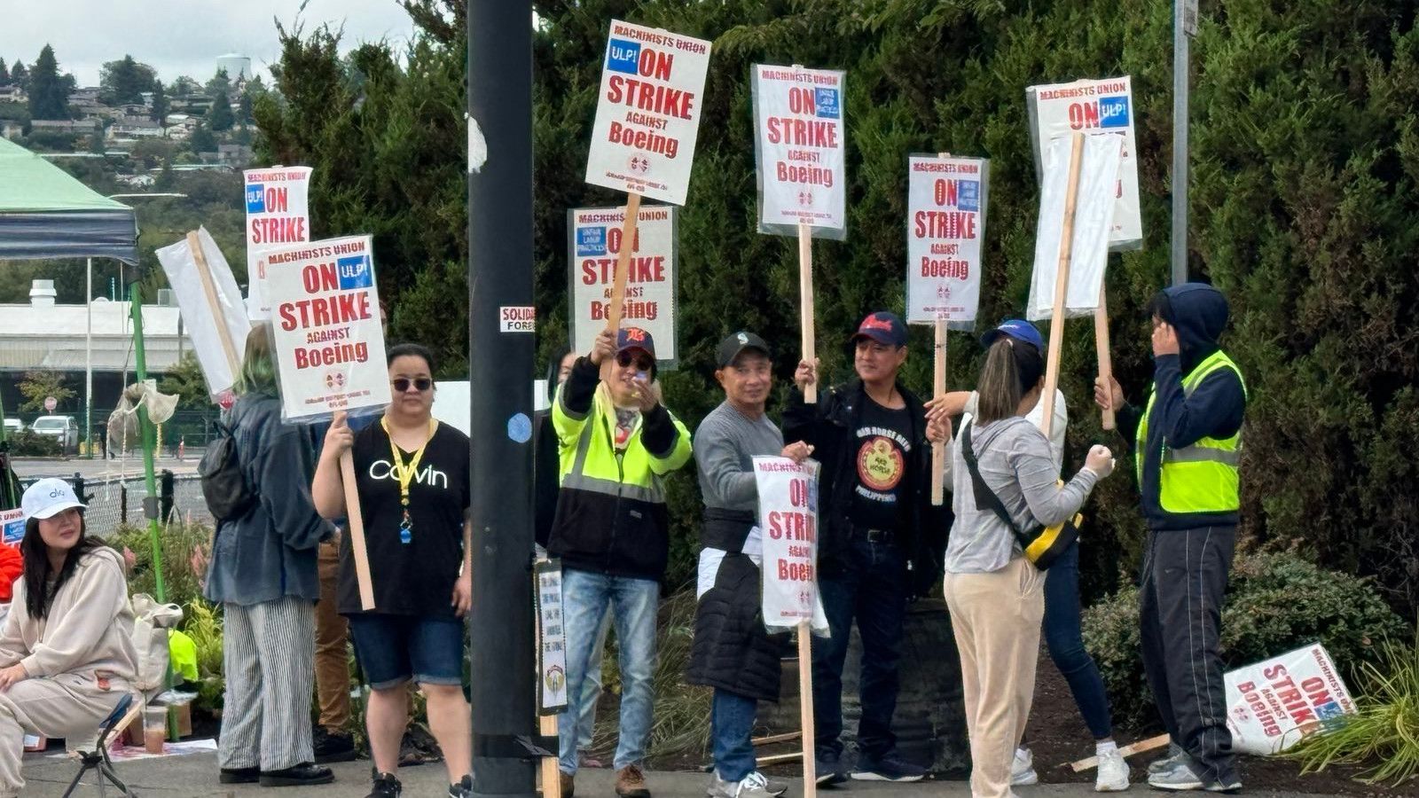 Airline workers speak out in support of strike by 33,000 Boeing machinists