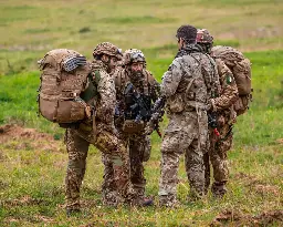 Italian Army paratroopers coordinate with US Special Forces Soldiers during training, Germany, 2019 [1000x800]