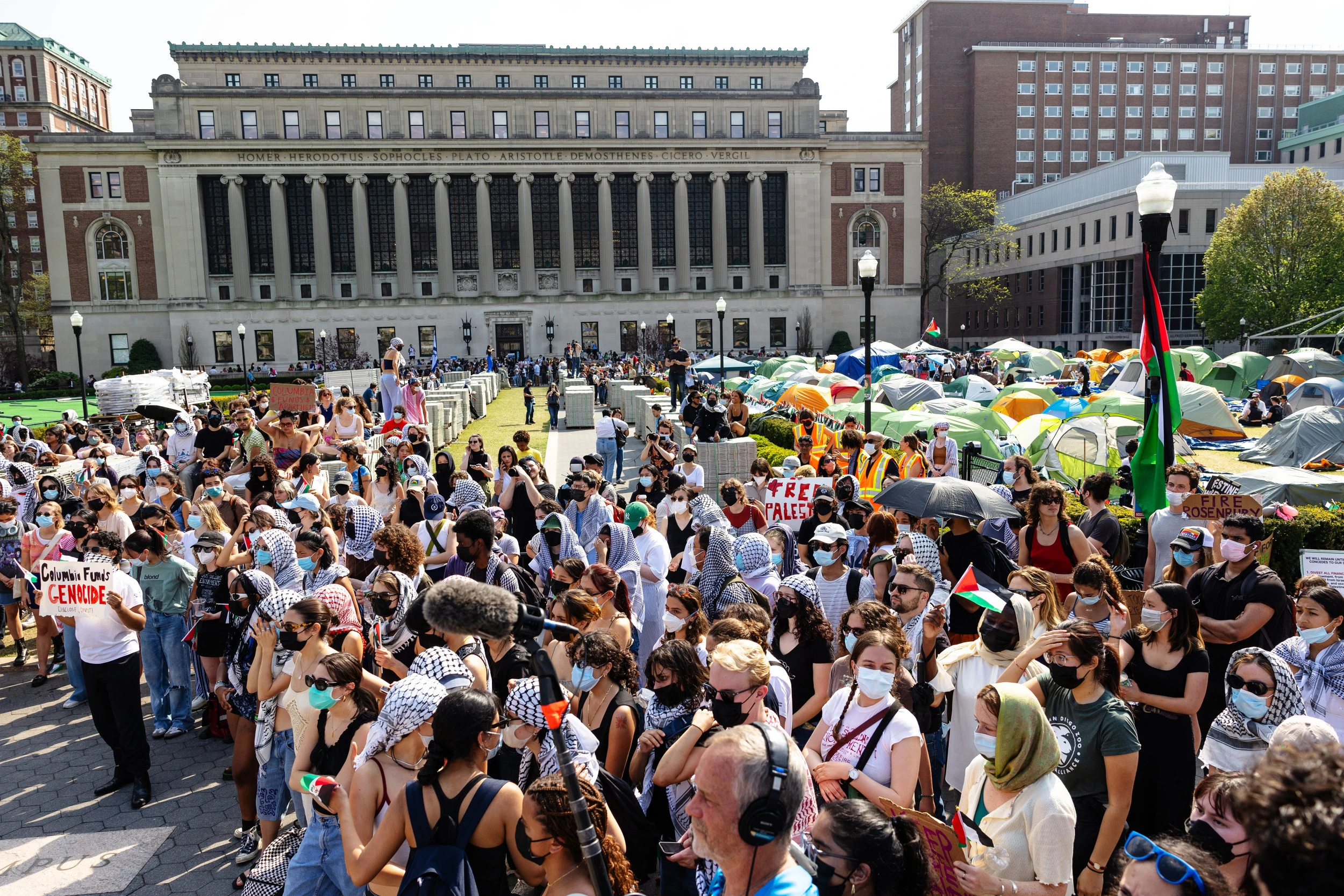 Columbia protesters storm Hamilton Hall