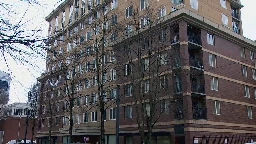 Woman attacked outside downtown Portland apartment, suffers bruised eye | KATU