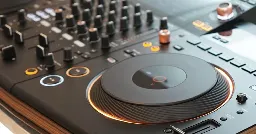 Best All-In-One DJ Controller 2023 🎵