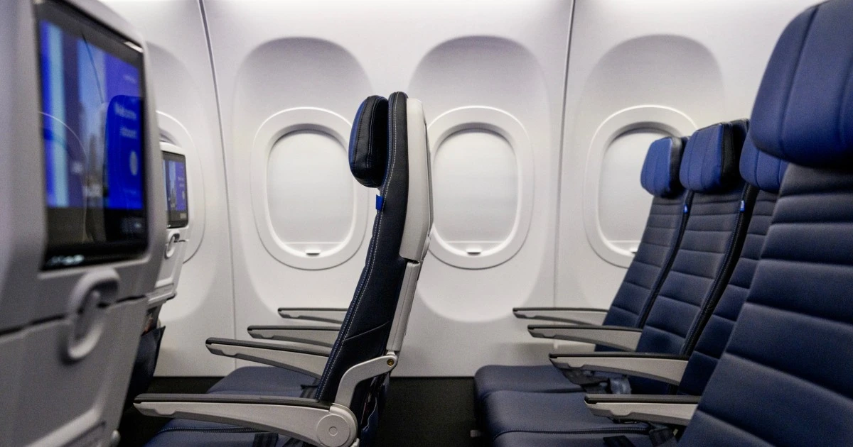 Senate report slams airlines for raking in billions in seat fees