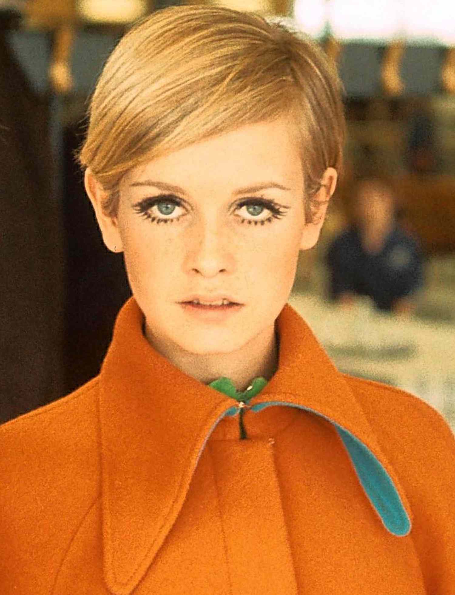 Image of Twiggy wearing 1960s eye makeup