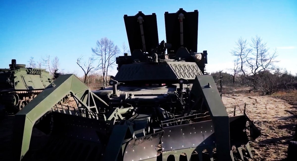 ​Ukraine's Troops Were Reinforced by the American M1150 Assault Breacher Vehicle | Defense Express