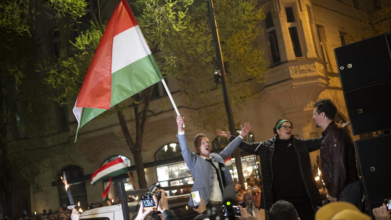 Ungarn: Tausende protestieren gegen Orban