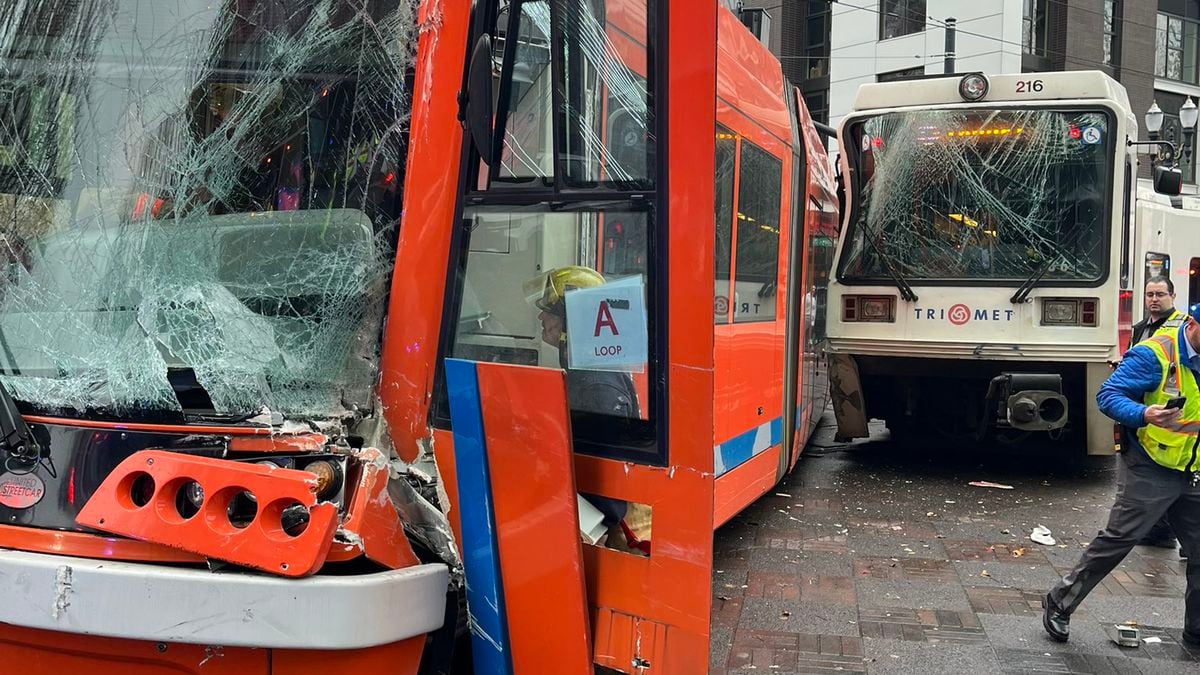 TriMet Max train, streetcar collide in Portland, injuring two