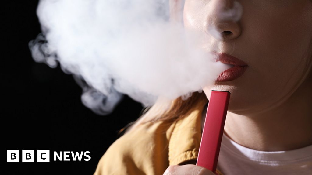 Disposable vapes: Councils call for total ban by 2024