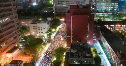 Tłum na ulicach, zamieszki w parlamencie. Chaos w azjatyckim kraju