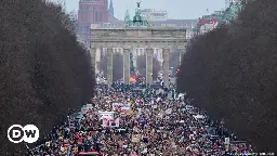 Berlin: 160,000 protest against CDU-AfD collaboration – DW – 02/02/2025