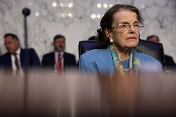 Sen Dianne Feinstein appears confused at meeting