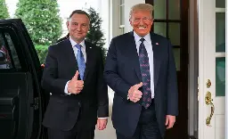 Visegrad24 - zwolennicy Trumpa blisko polskiego MSZ. Odkrywamy tajemnicę anonimowego konta!