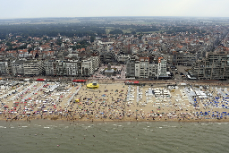 Kustburgemeesters willen nog meer commerce op het strand