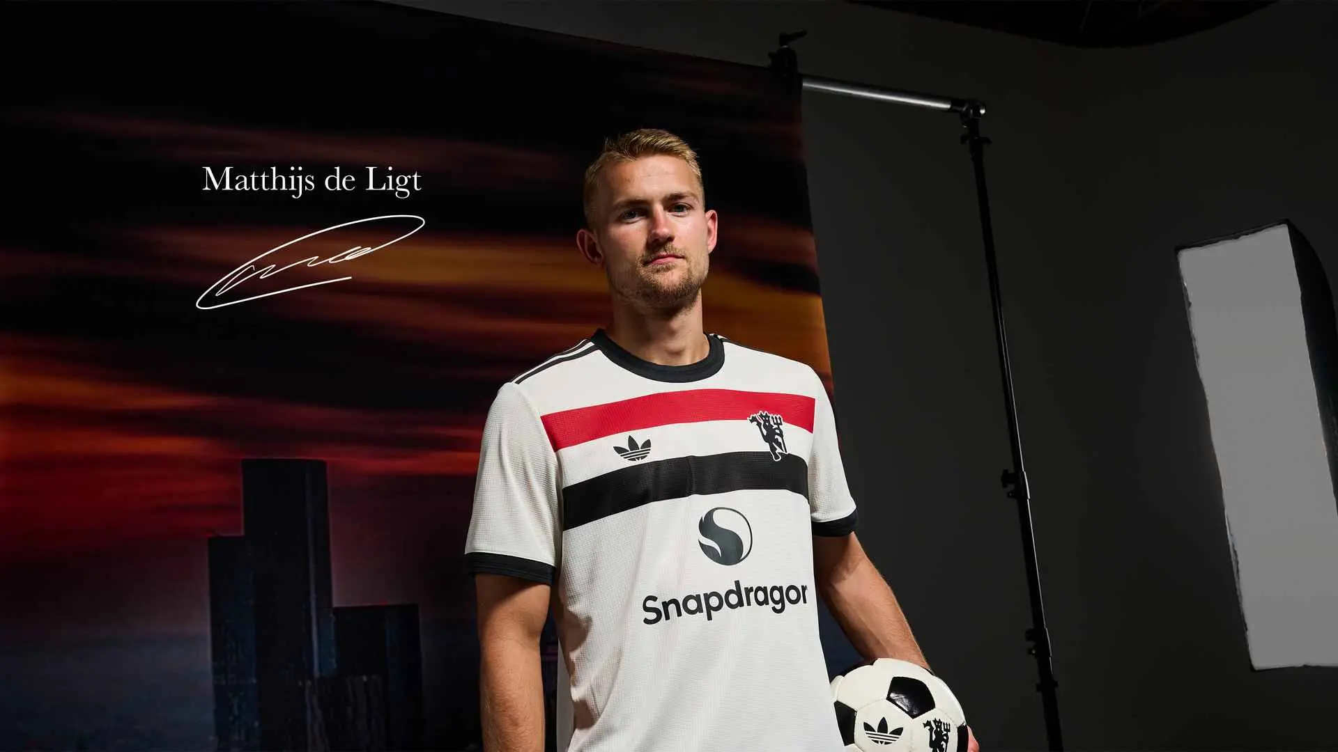 Transfer news: De Ligt signs for United