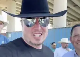 Elon Musk Had a Glitch-Ridden Livestream at the Border While Wearing His Cowboy Hat Backwards