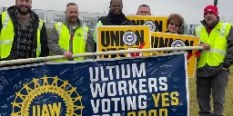'UAW All the Way': Ohio EV Plant Workers Hail Historic Contract Victory | Common Dreams