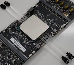 Intel demos 528-thread chip with 1TB/s of optical bandwidth