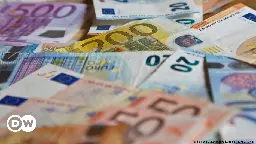 Studie: Ohne Reichensteuer fehlen 380 Milliarden Euro – DW – 02.07.2024