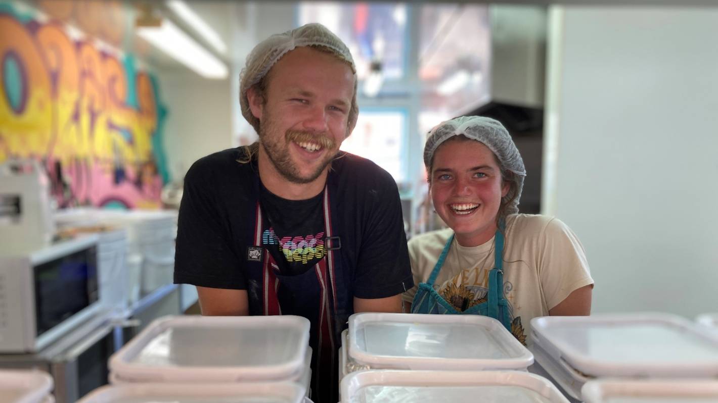 Food truck behind $4 meals opens eatery in Dunedin - and is giving food away for free