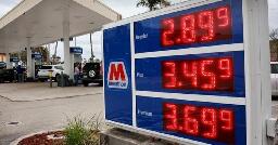Gas prices fall under 3 bucks a gallon at majority of U.S. stations