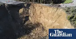 Wyoming commuter highway collapses in landslide leaving gaping chasm - Lemmy.World