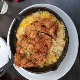 [I ate] Fried Chicken with Hatch Chile Mac &amp; Cheese