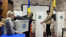 REPORTAGE. "Un vote se négocie entre 50 et 100 euros" : en Moldavie, l'élection présidentielle se tient sous l'œil de Moscou