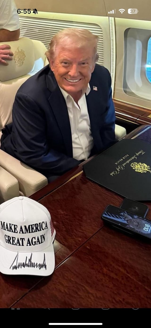 Donald Trump's wallpaper is a picture of himself