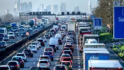 Verkehrsanalyse: Staus kosten Pendler Milliarden