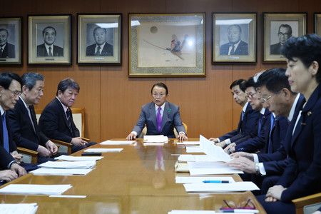 LDP Backs Govt Panel Proposals on Shrinking Imperial Family