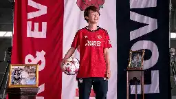 United sign Hinata Miyazawa
