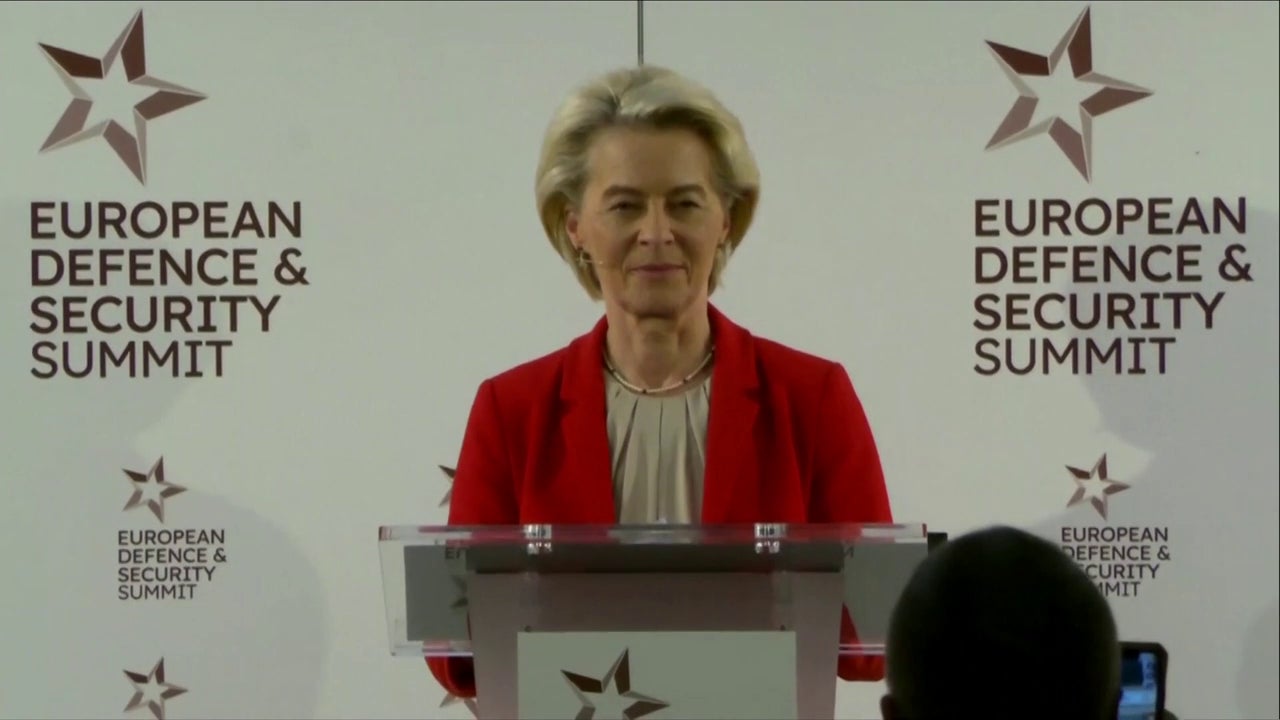 Interrumpen a Von der Leyen y le acusan de tener "sangre de niños palestinos" en sus manos