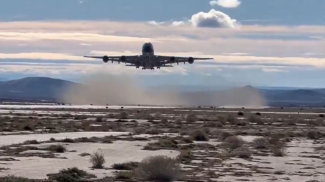 Mojave - Montreal - Prestwick: A380 von Global Airlines fliegt „gear down“ über den Atlantik