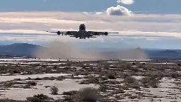 Mojave - Montreal - Prestwick: A380 von Global Airlines fliegt „gear down“ über den Atlantik