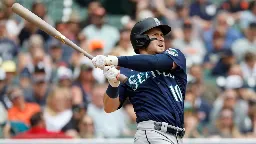 Mariners' Kelenic breaks foot on water cooler kick