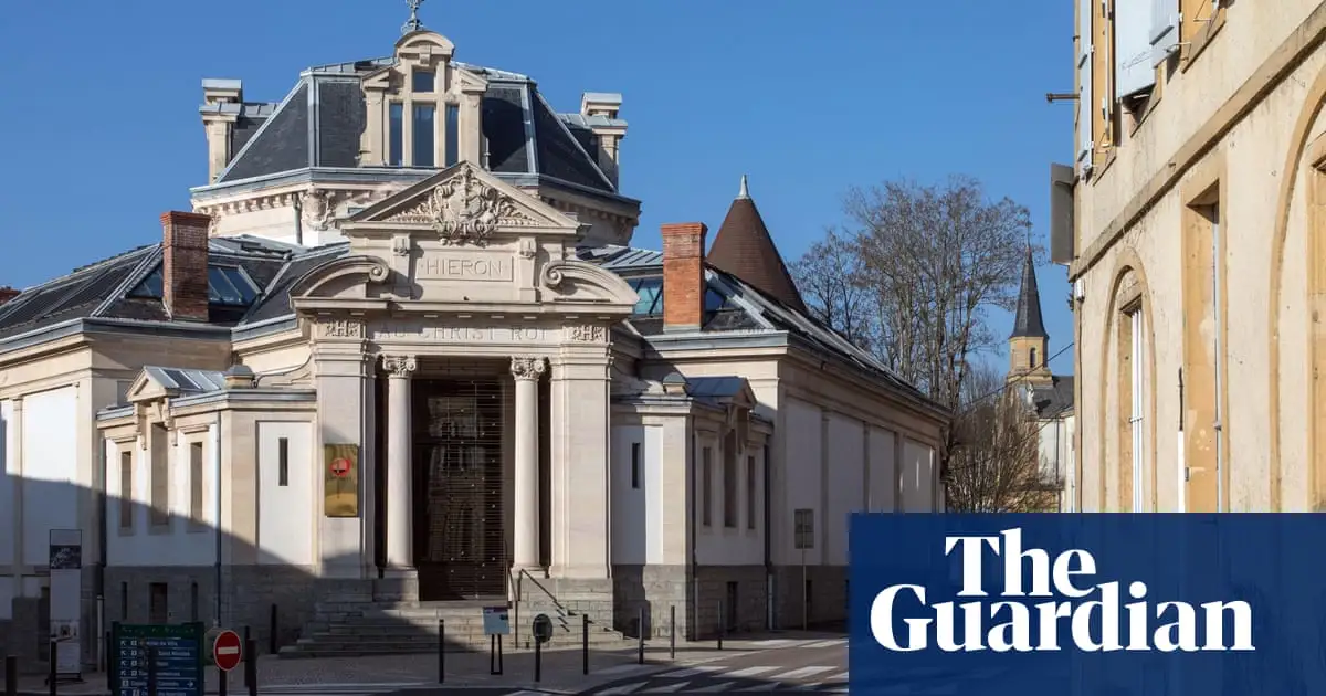 Armed gang steal jewels from French museum’s £6m ‘national treasure’