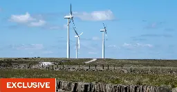 Onshore wind farms 'blocked by planning rules favouring fossil fuels'