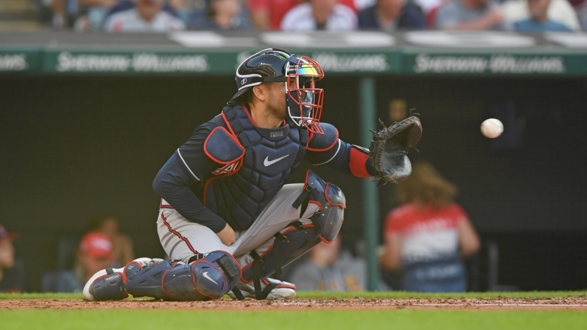 Braves sign Travis d'Arnaud to a one-year extension, giving them enviable depth at catcher