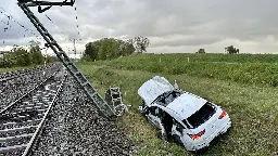 Oberleitungsmast zwischen Stuttgart und Singen gerammt: Zugverkehr eingeschränkt