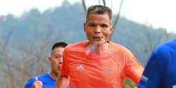 A Chinese man who chain-smoked his way through a marathon was disqualified for smoking on the course